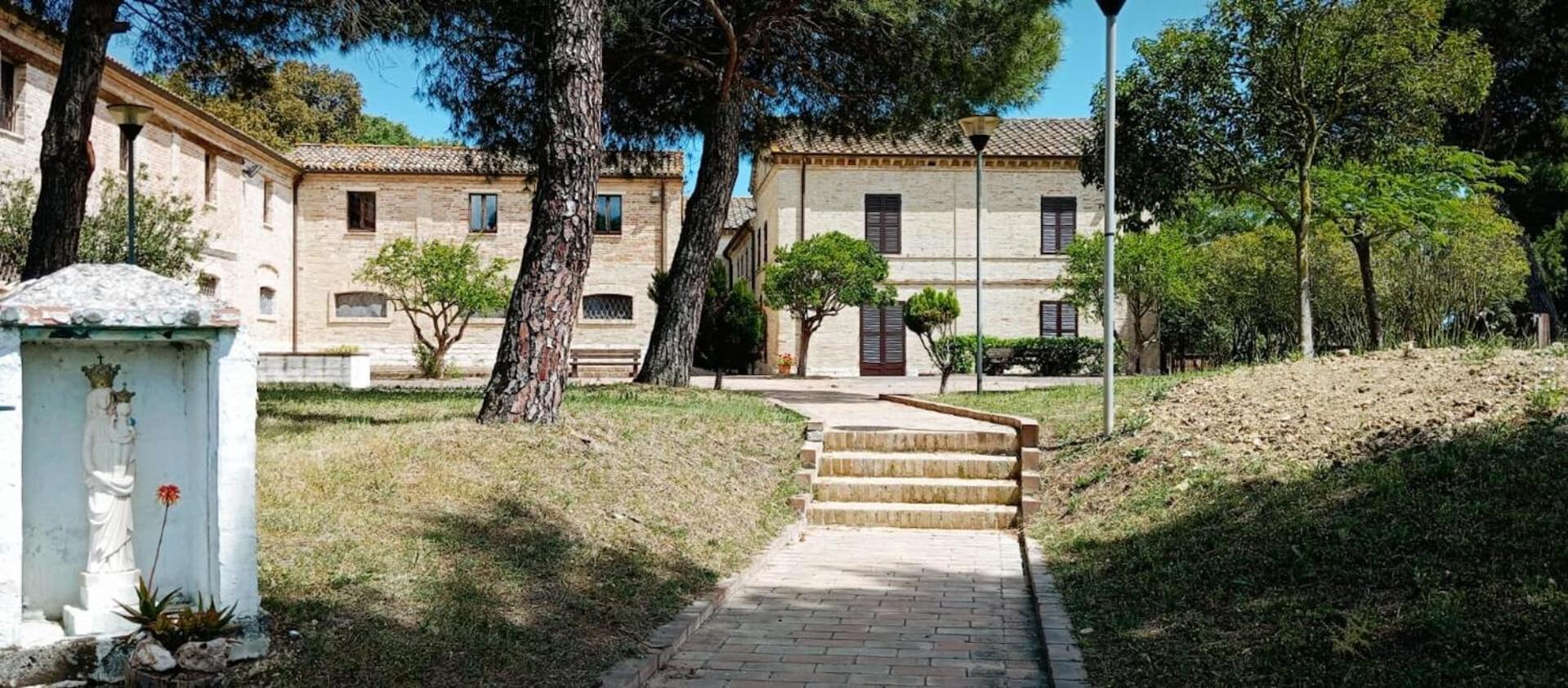 Casa Famiglia Di Nazareth Hotel Loreto Kültér fotó